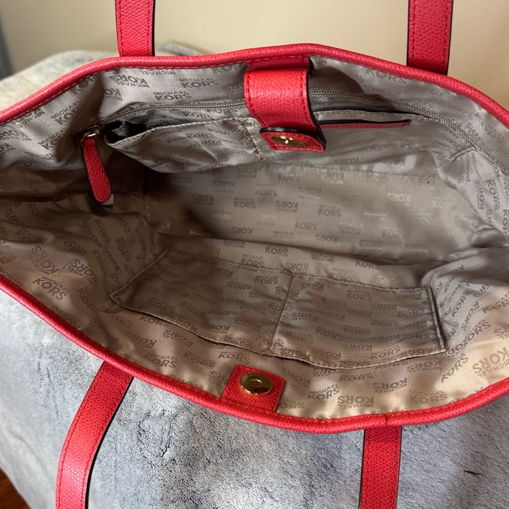 Michael Kors Bright Salmon Pink Tote - Gold Hardware - Picture 10 of 11